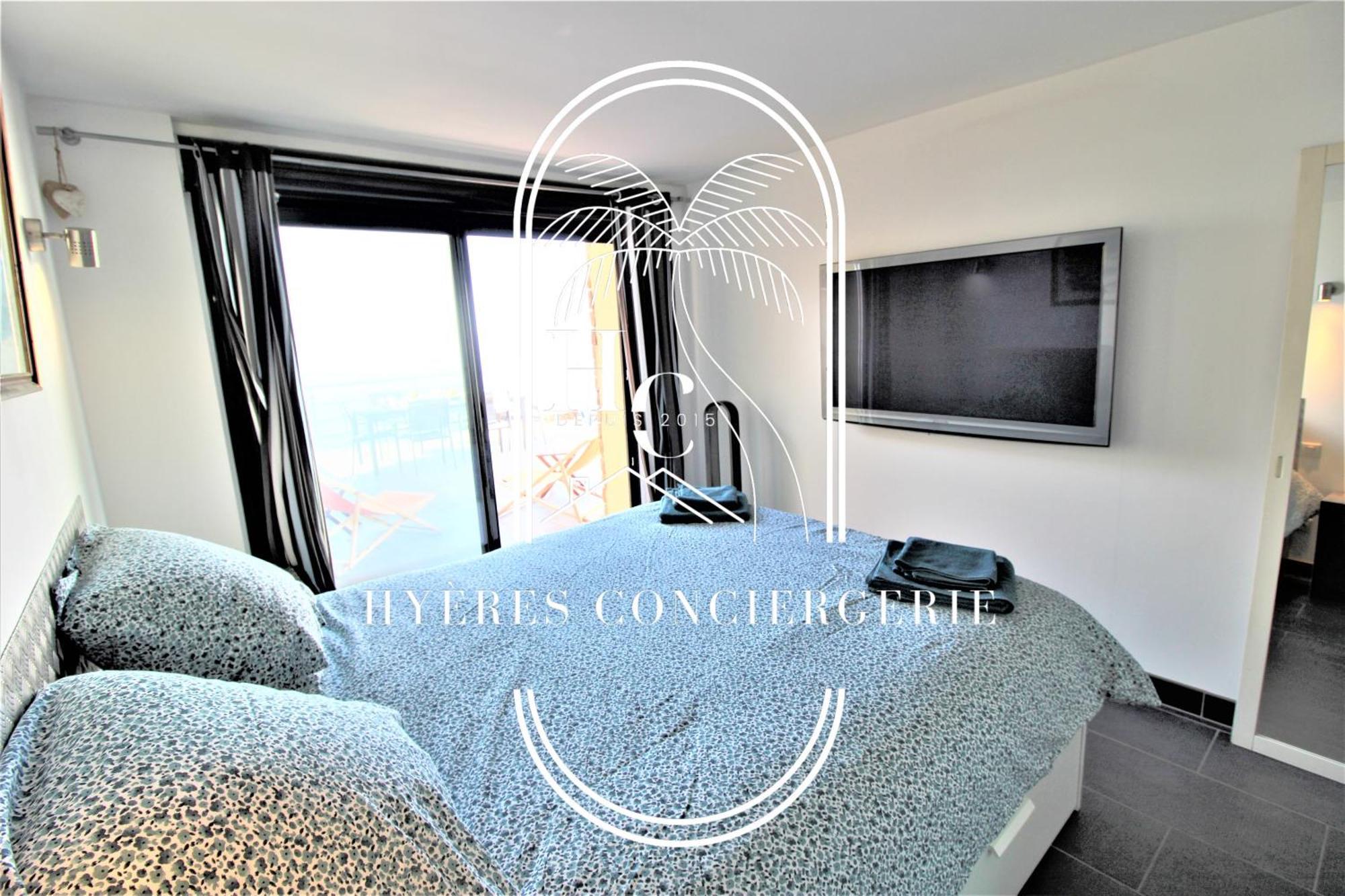 Maison Sur L'eau-hyeres-almanarre-parkings Clim Wifi By Hc Villa *