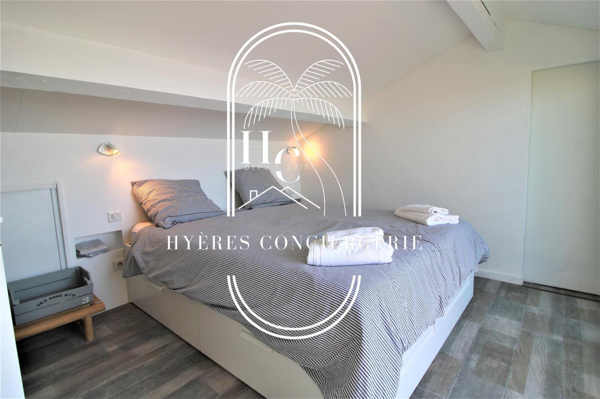Maison Sur L'eau-hyeres-almanarre-parkings Clim Wifi By Hc Villa *