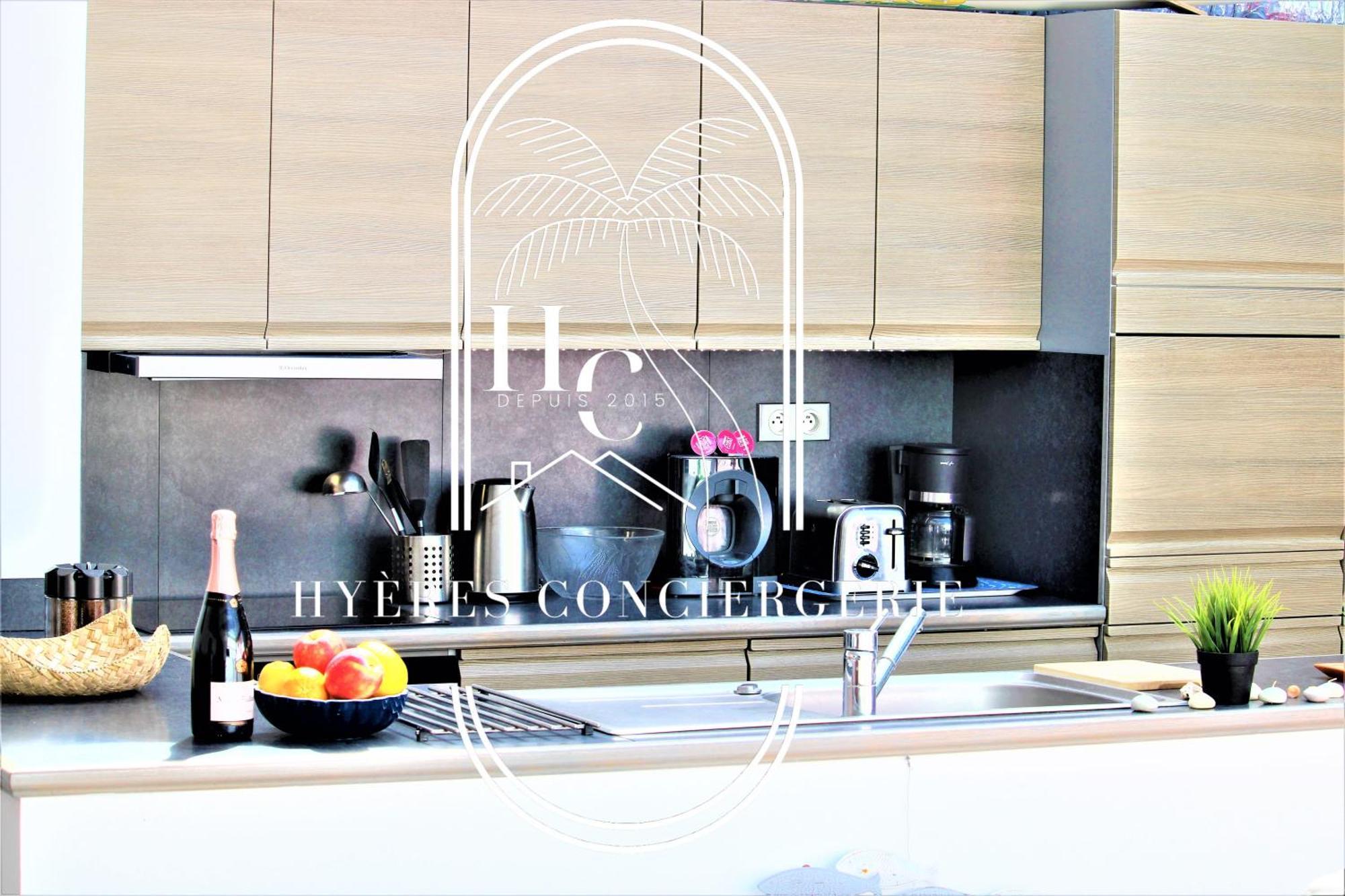 Maison Sur L'eau-hyeres-almanarre-parkings Clim Wifi By Hc Villa