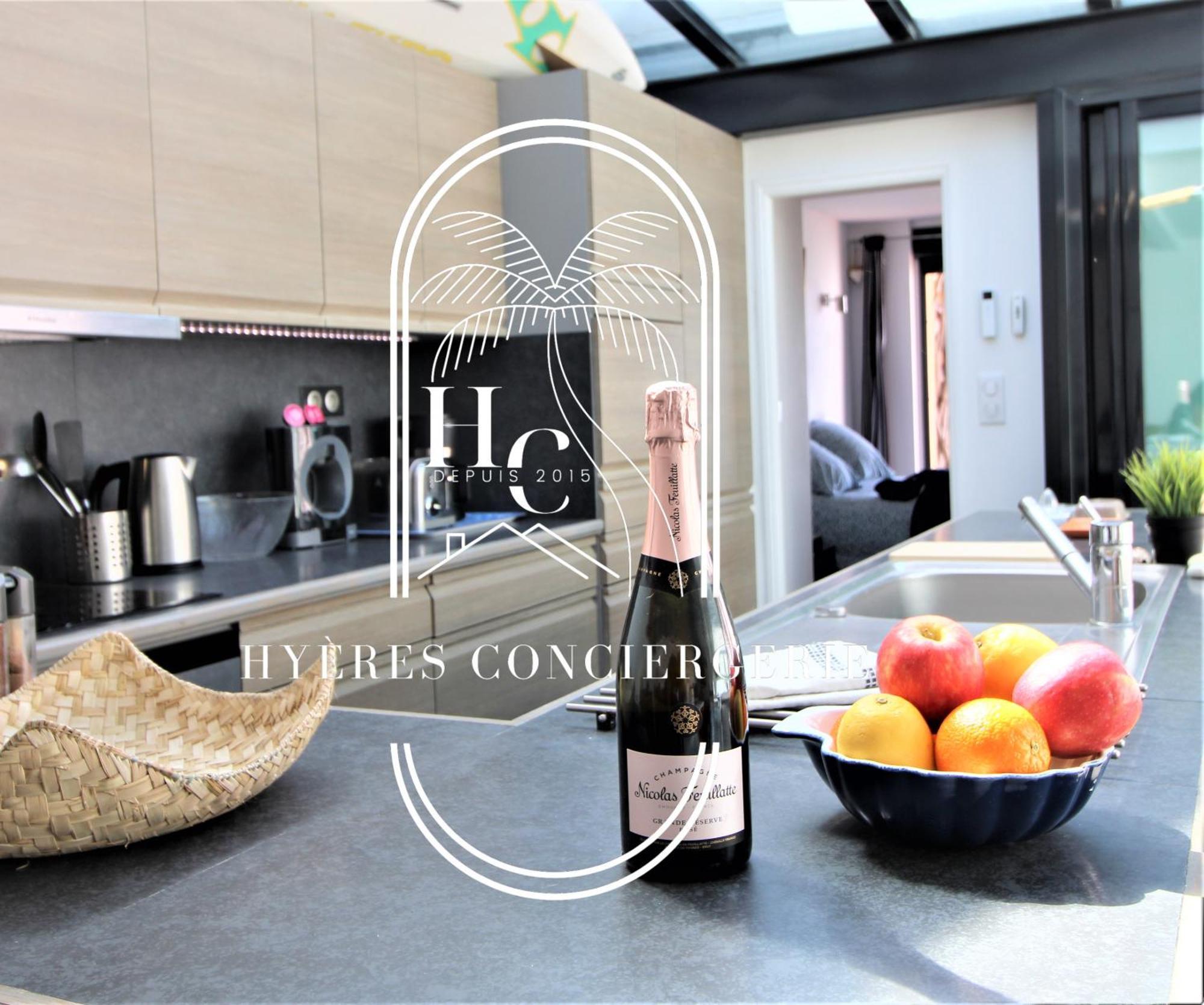 Maison Sur L'eau-hyeres-almanarre-parkings Clim Wifi By Hc Villa